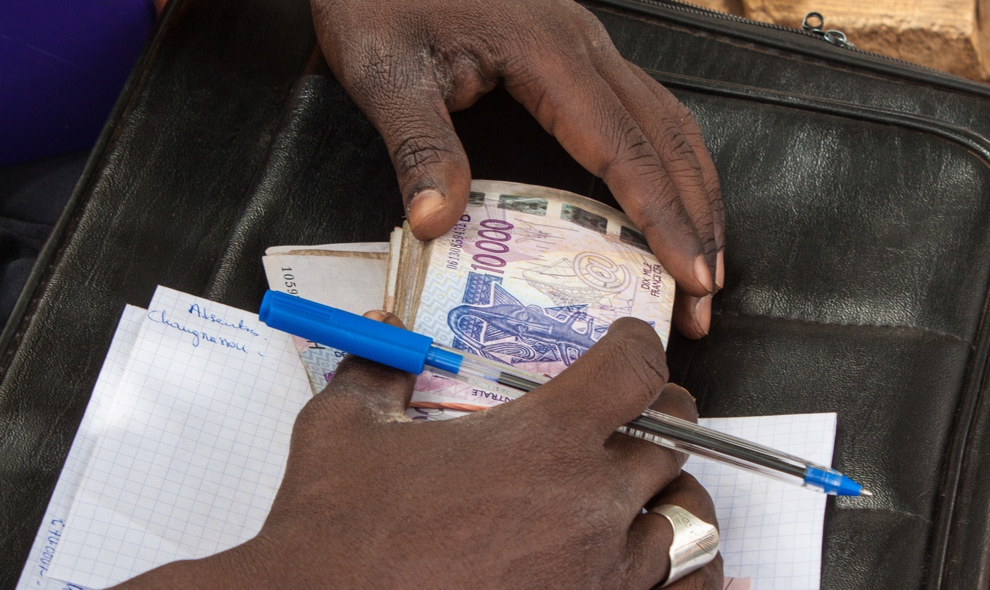 世界上最贫困的国家在新冠疫情爆发前就已面临很高债务水平。它们在重振经济增长、走向韧性复苏之际，需要获得更多可持续融资并加倍努力解决债务脆弱性。（图片：Sarah Farhat/ 世界银行）