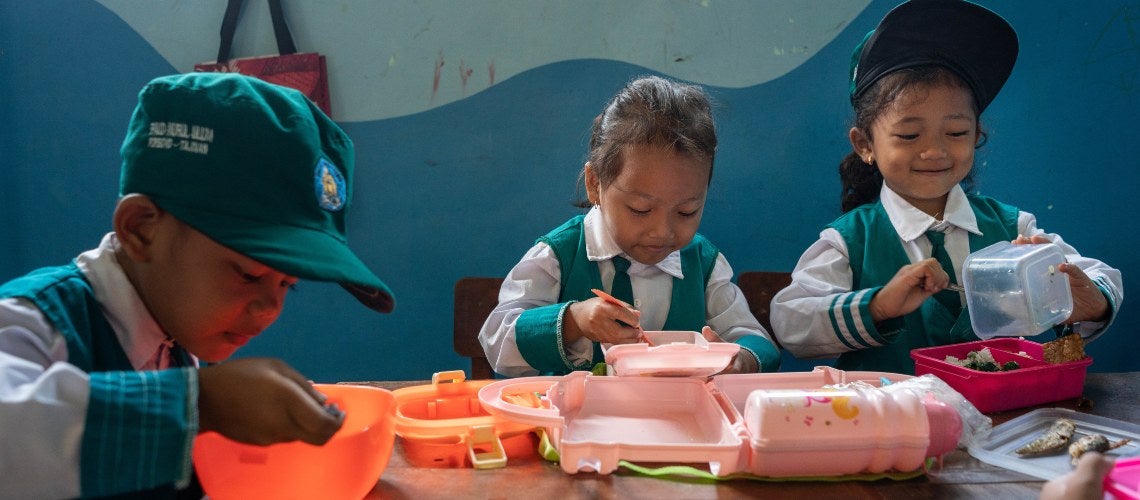 Kids eating at a table