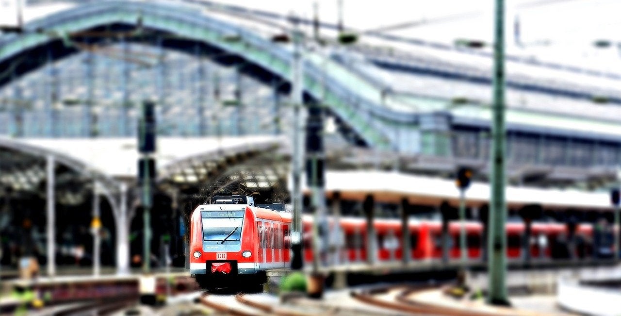 Central train station in Köln : Photo credit: pixel2013, Pixabay